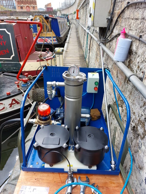 Conectting up our pump to start polishing your fuel Conectting up our pump to start polishing your fuel